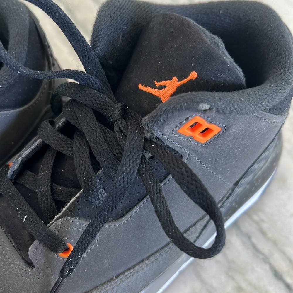 Cool youth 2 Nike Air Jordans.  Gently used/ look new! - Picture 2 of 7
